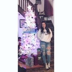 Meet your Posher, Tia